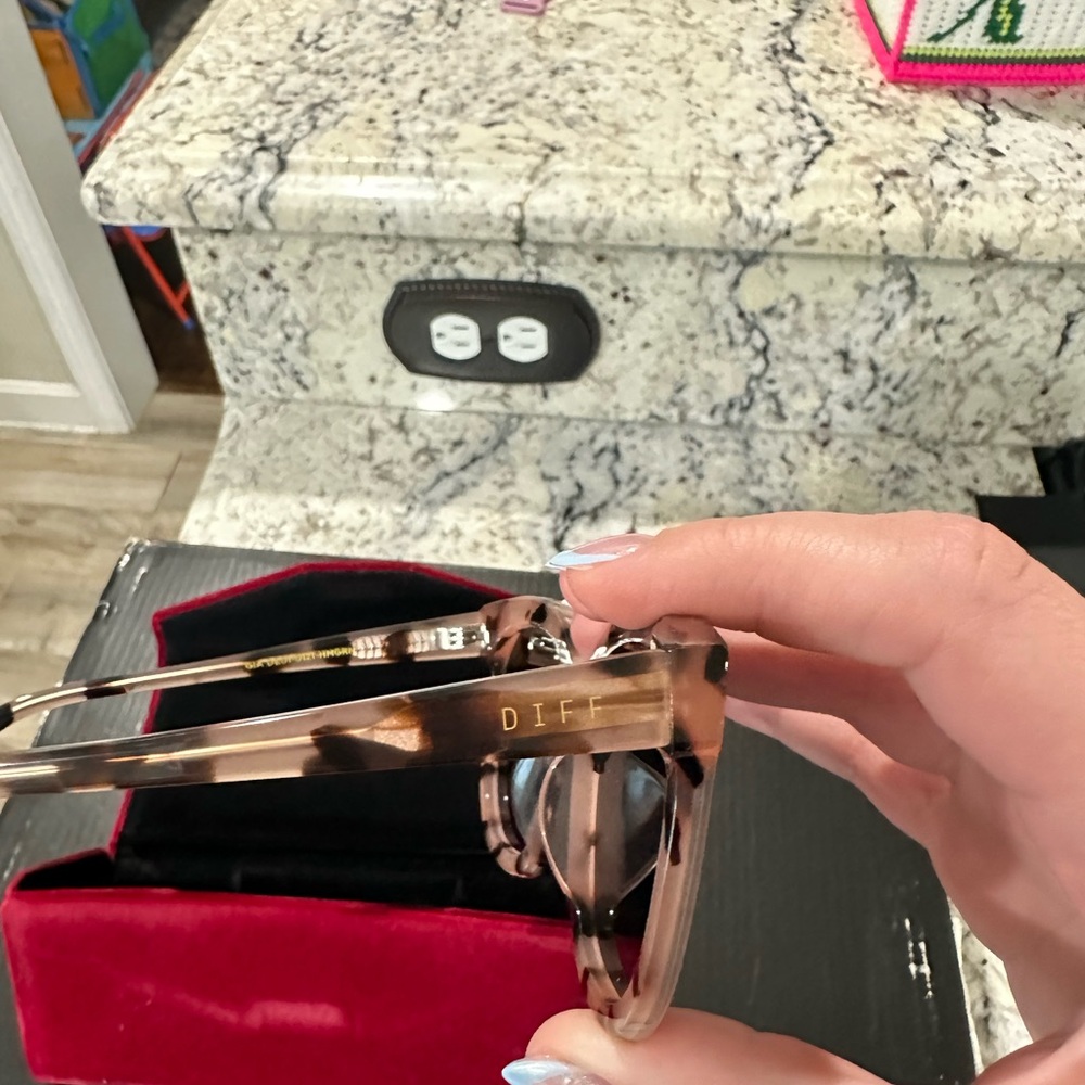 Diff Eyewear Iconic Sunglasses - image 3